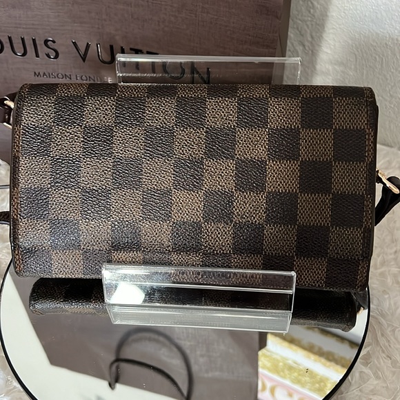Louis Vuitton Damier Ebene International Wallet - Picture 6 of 17